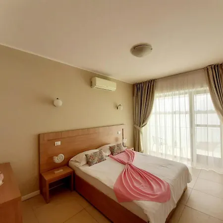 Sara Lägenhet Mamaia