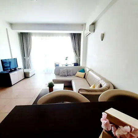 Sara Lägenhet Mamaia